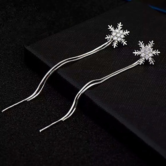 “Winter Wonderland” Snowflake Diamond Drop Earring - Picture 7 of 9